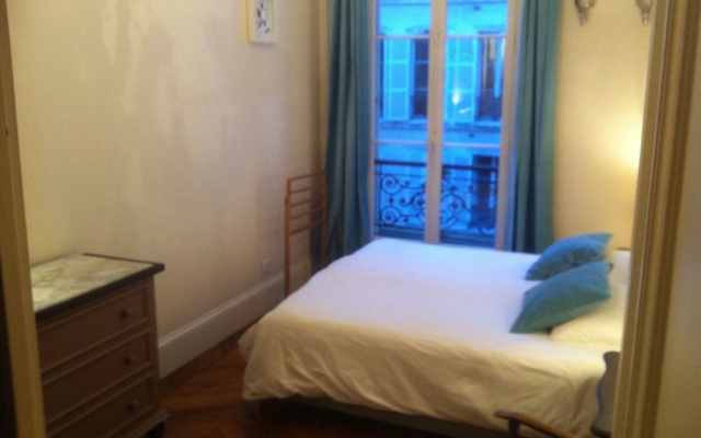 A Room In Paris