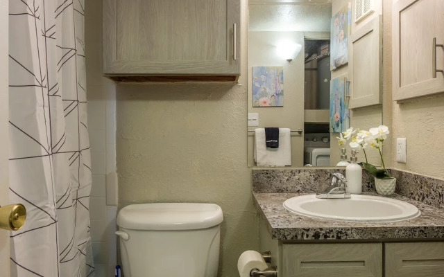 Eastside 1 & 2 BR Apts with balcony by Frontdesk