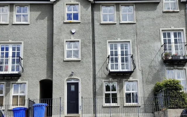 Castleview Large 3 Bedroom Family House - Glenarm