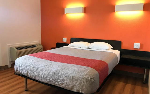 Motel 6 Holyoke MA