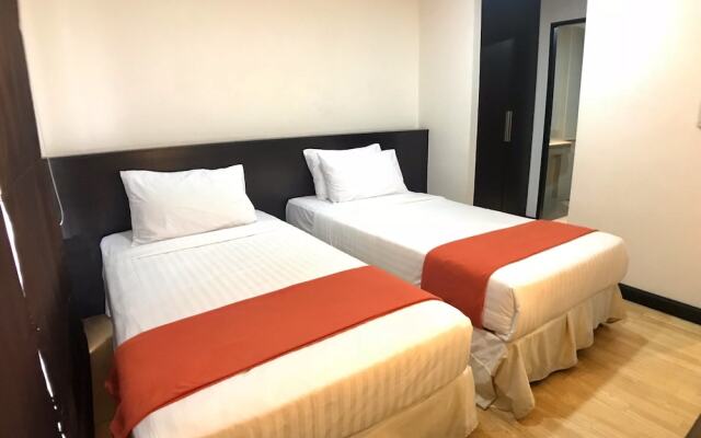 Отель Twin Peaks Sukhumvit Suites Бангкок комната для гостей