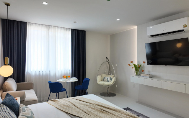 Квартира Azure Bloom Studio at  Nai Harn Beach