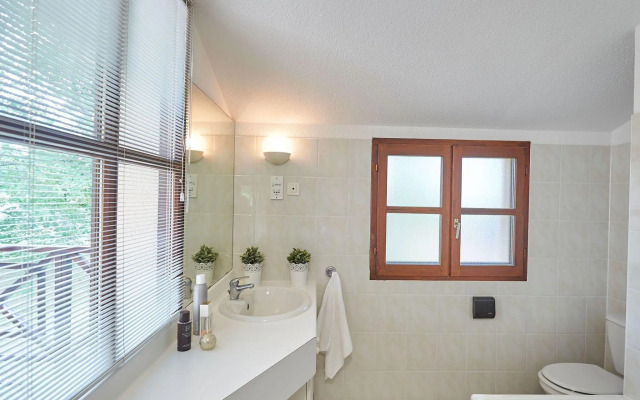 Luxurious detached villa with beautiful garden on castle estate