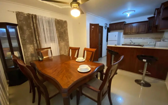 1 DR Huge cozy 3bedroom apartment to stay