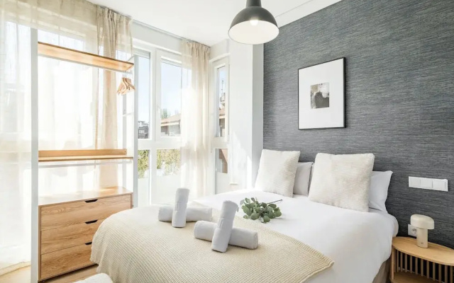 Arturo Soria Stays by Charming