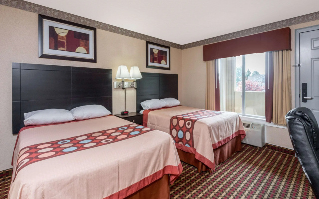 Super 8 by Wyndham Old Saybrook