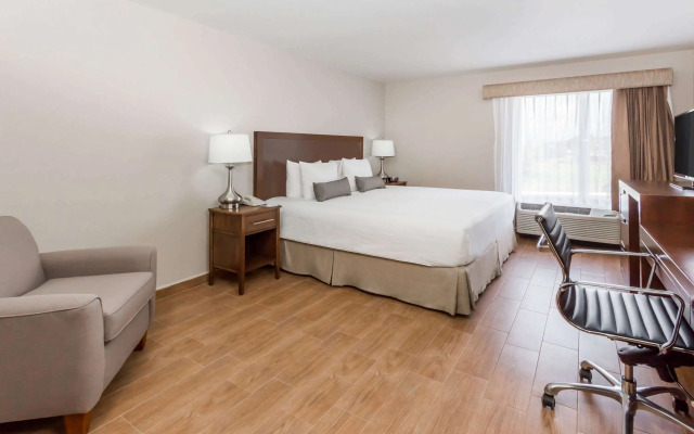 Baymont Inn and Suites Lazaro Cardenas