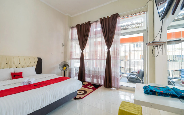 RedDoorz Syariah Near Pasar Aur Kuning