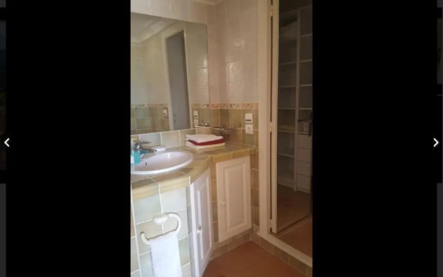 Room in Apartment - Beautiful F1 standing swimming pool, view