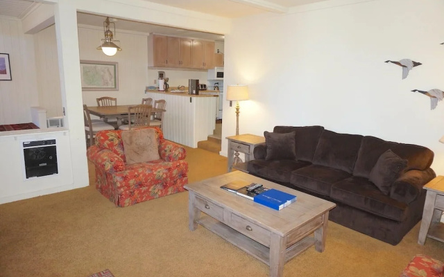 563 2 Bedroom Condo
