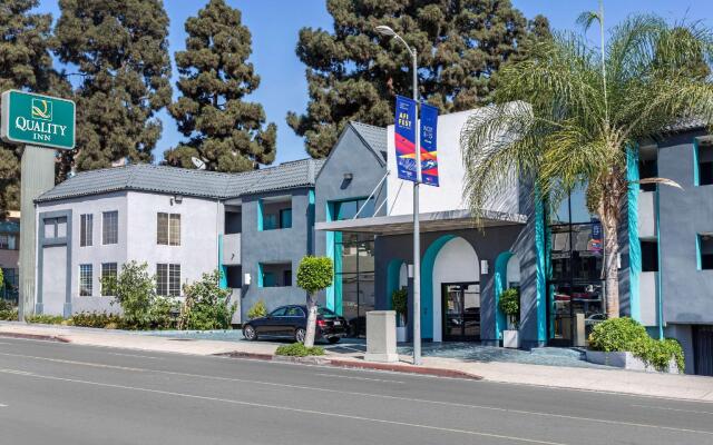 Отель Quality Inn Near Hollywood Walk of Fame США, Лос-Анджелес - 1 отзыв об отеле, цены и фото номеров - забронировать отель Quality Inn Near Hollywood Walk of Fame онлайн вид на фасад
