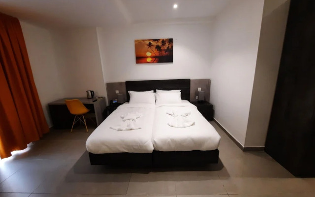Shoreline Hotel