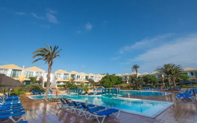 Club Las Palmeras I & II