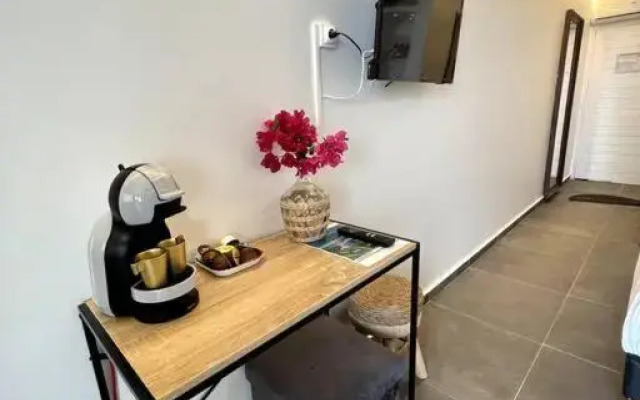 The Grey Rocks Studio (Adults Only)