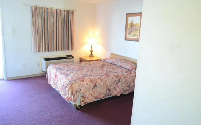 C & M Motel