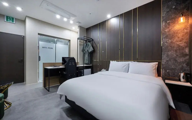Hound Hotel