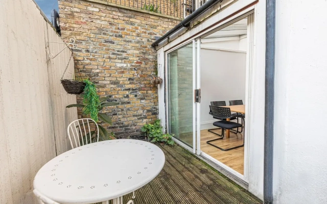 Charming 1-bed flat w/ patio near Notting Hill