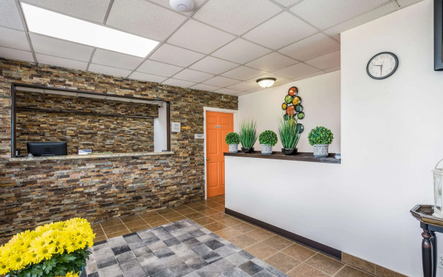 Econo Lodge Neenah