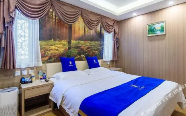Super 8 Hotel Premier (Beijing Shangdi Qinghe Xiaoying Bridge)
