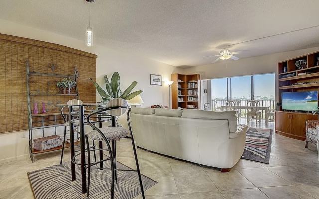 Buttonwood Bliss 2 Bedroom Condo by RedAwning