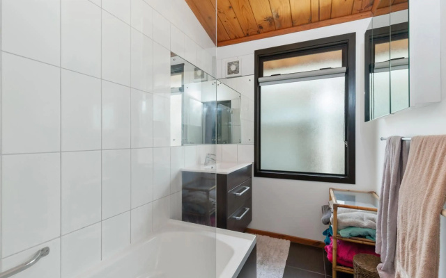 Hibiscus Hideaway - Orewa Holiday Home