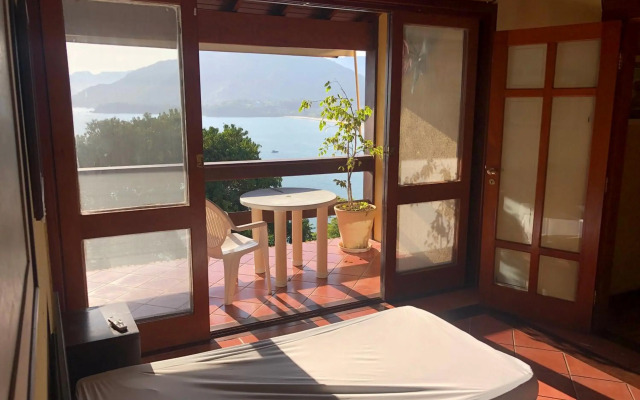 Mansão na costa com vista para o mar