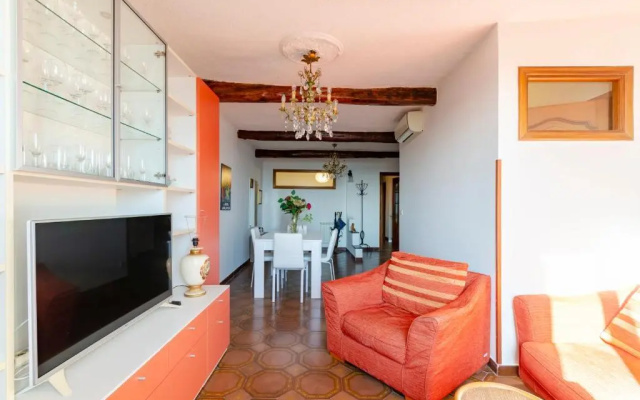 JOIVY Sunny 2-Bed Flat Near Aquarium