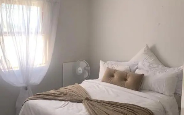 Spacious 3 bedroom duplex, close to Club Mykonos