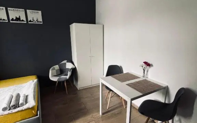 eM Apartment 6