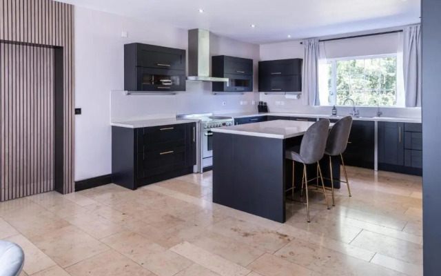 Luxurious 4BD Family Retreat in Magherafelt