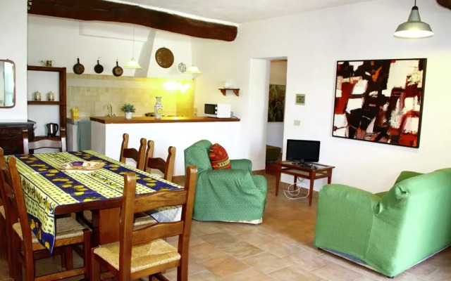 Apartment in Guasticce With Shared Pool