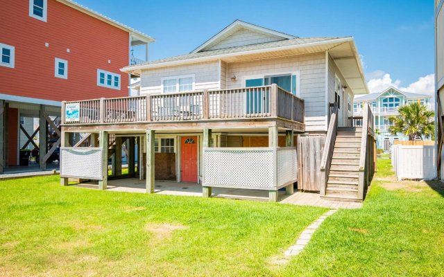 Coastal Breeze by Oak Island Accommodations