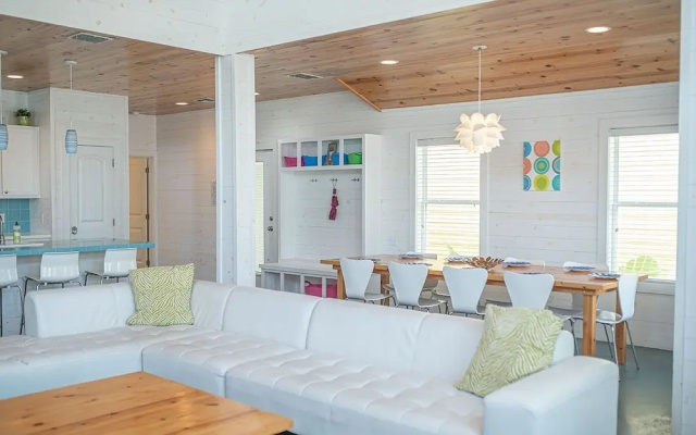 RePhil CanTina - 3 Br Home