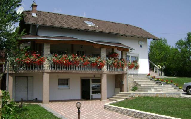 Отель House Sara Хорватия, Плитвицкие озёра - отзывы, цены и фото номеров - забронировать отель House Sara онлайн вид на фасад