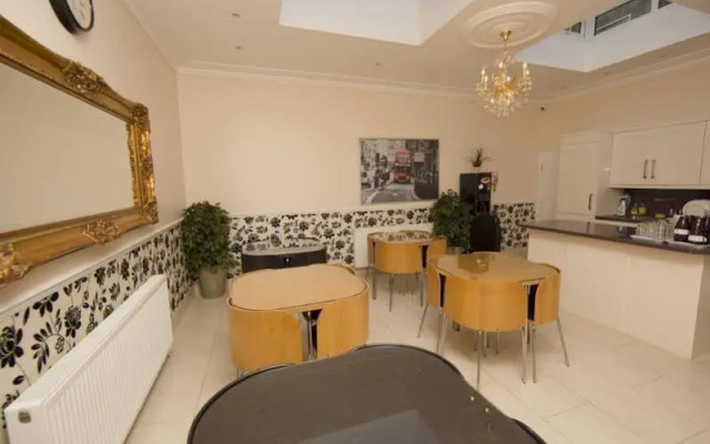 Royal London Apartments