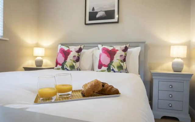Elliot Oliver Cotswold Style 4 Bed House