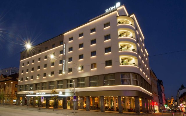 Отель Best Western Premier Hotel Slon Словения, Любляна - 1 отзыв об отеле, цены и фото номеров - забронировать отель Best Western Premier Hotel Slon онлайн вид на фасад