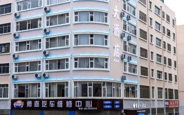 Zhaotong Nanchen Hotel (Shengeng Cultural Park Hejing Square Branch)