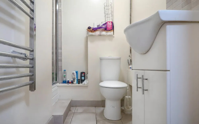 Saltwell Street Deluxe En Suite Room