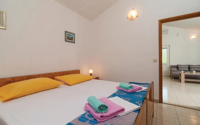Stunning Home in Supetar With Jacuzzi, Wifi and 4 Bedrooms