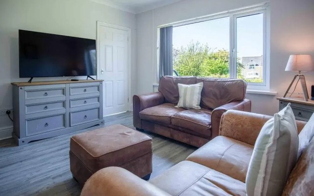 Larkfield - 3 Bedroom Holiday Home - Penally
