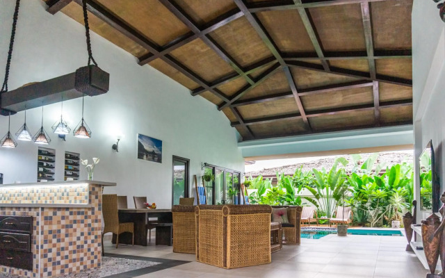LUXURY PRIVATE VILLAS 400m2 WITH POOL NEAR LIO BEACH