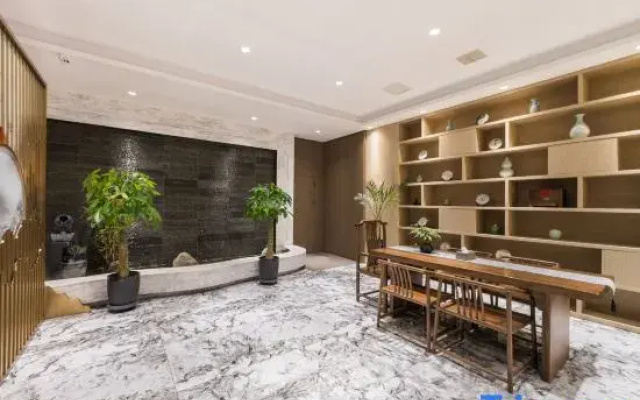 Yining  Riverside   Cloud  Hotel