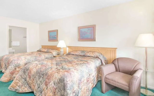 Knights Inn New Philadelphia