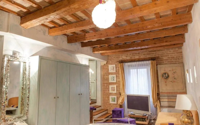MarcheAmore - Il Passaggio Segreto, luxury loft with private courtyard