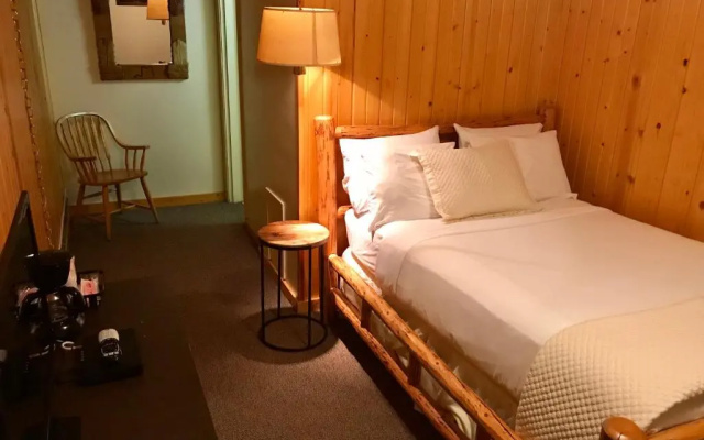 Colter's Lodge