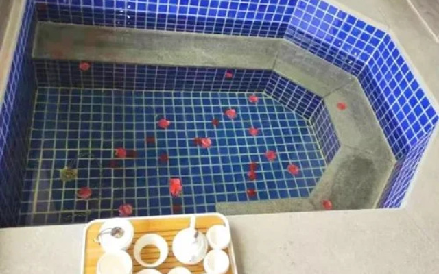 Taibai Xi'an Hot Spring Hotel - 4 Nights, Xian, China