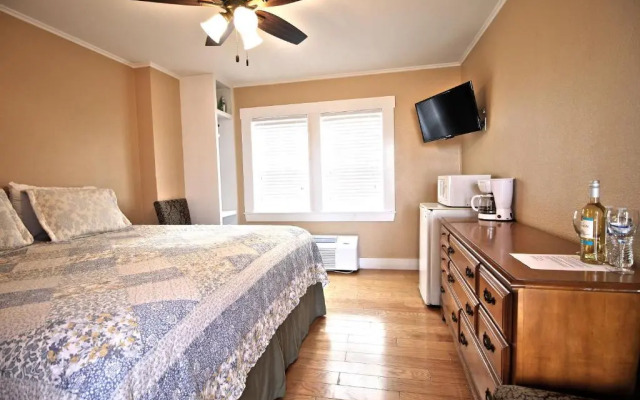 Peach Tree Inn & Suites