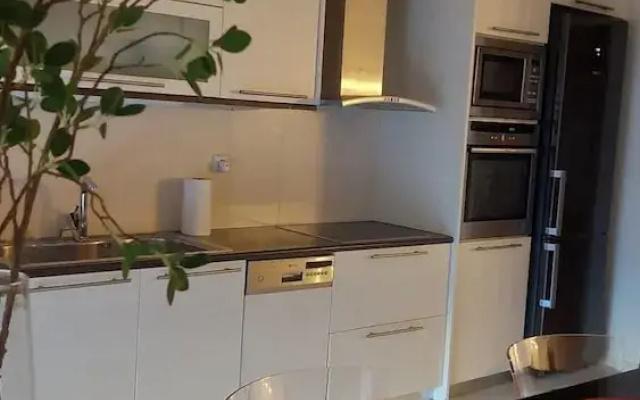 Modern Elegant Apt in Glyfada w Balcony