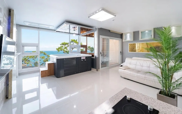 Pohang Pinewave Sea & Spa Pension